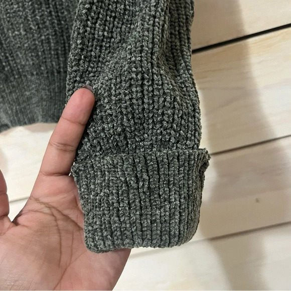 Coco & Shay Green Crop Knit Sweater with Cuffed sleeves - Picture 4 of 6